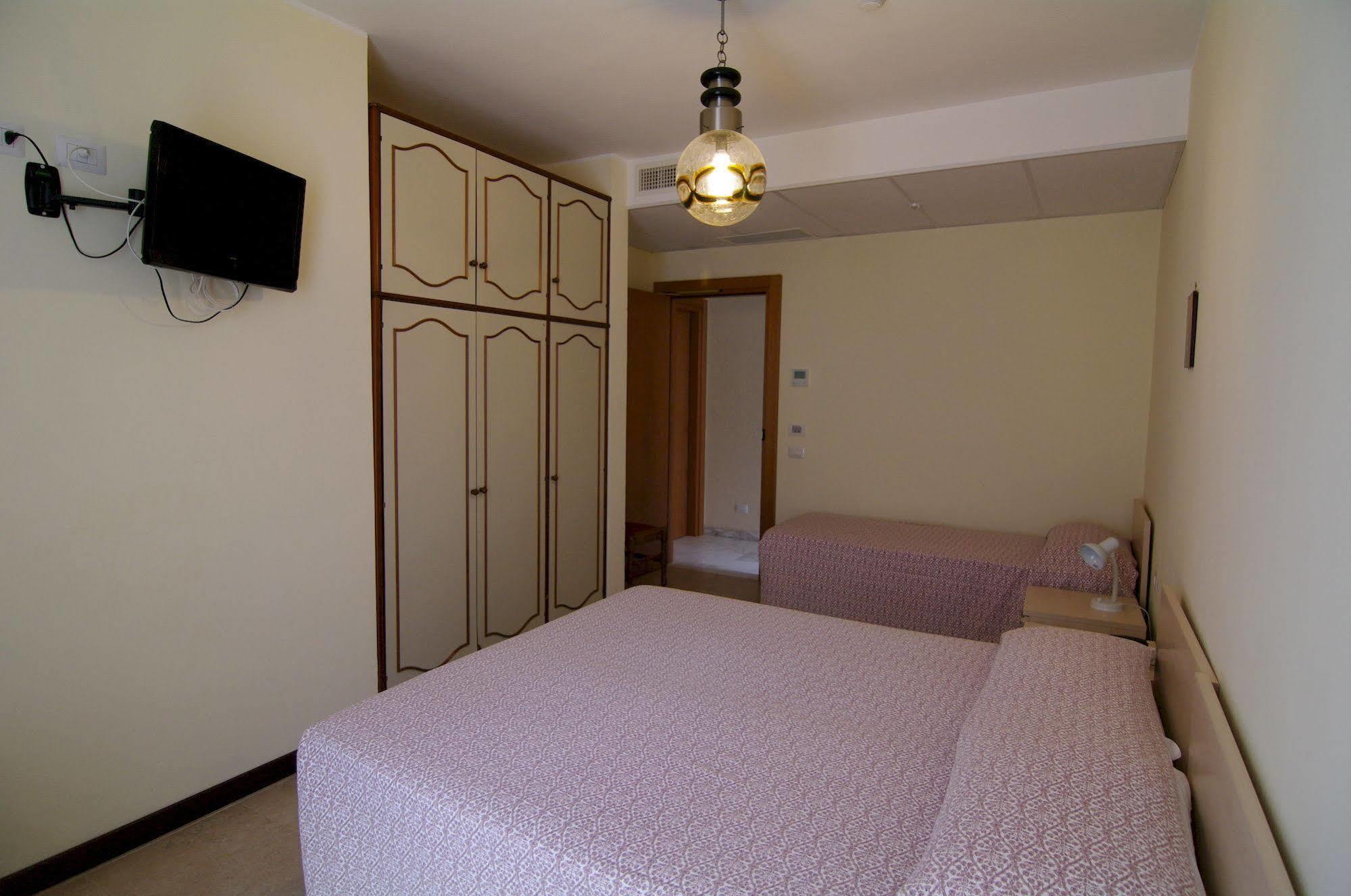 Albergo Mp Ноли Екстериор снимка